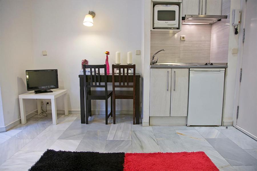 Apartamentos Por Temporada En Puerta Del Sol Мадрид Экстерьер фото